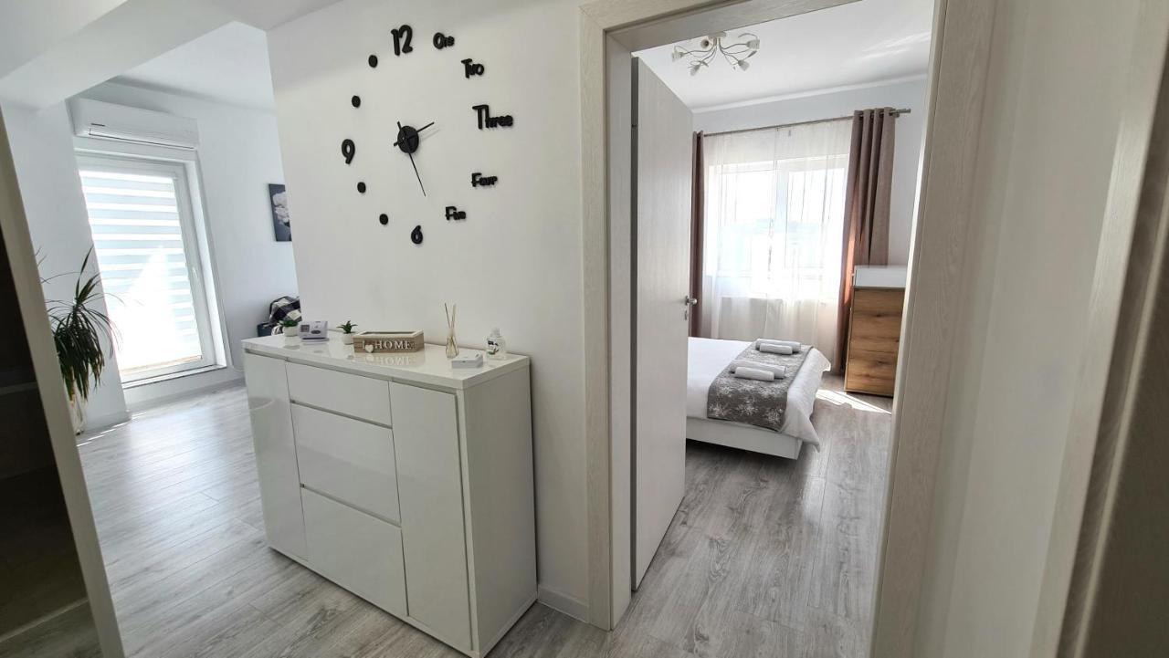 Bright Stylish Apartment In Pitesti Piteşti Exteriör bild